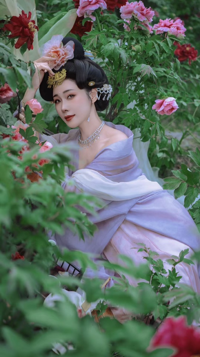 奇怪的她